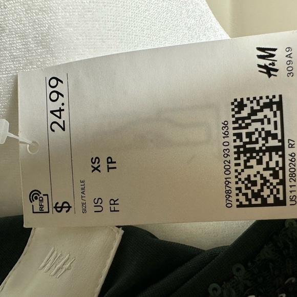 ☘️NWT: H&M sequence top☘️ - Picture 5 of 6